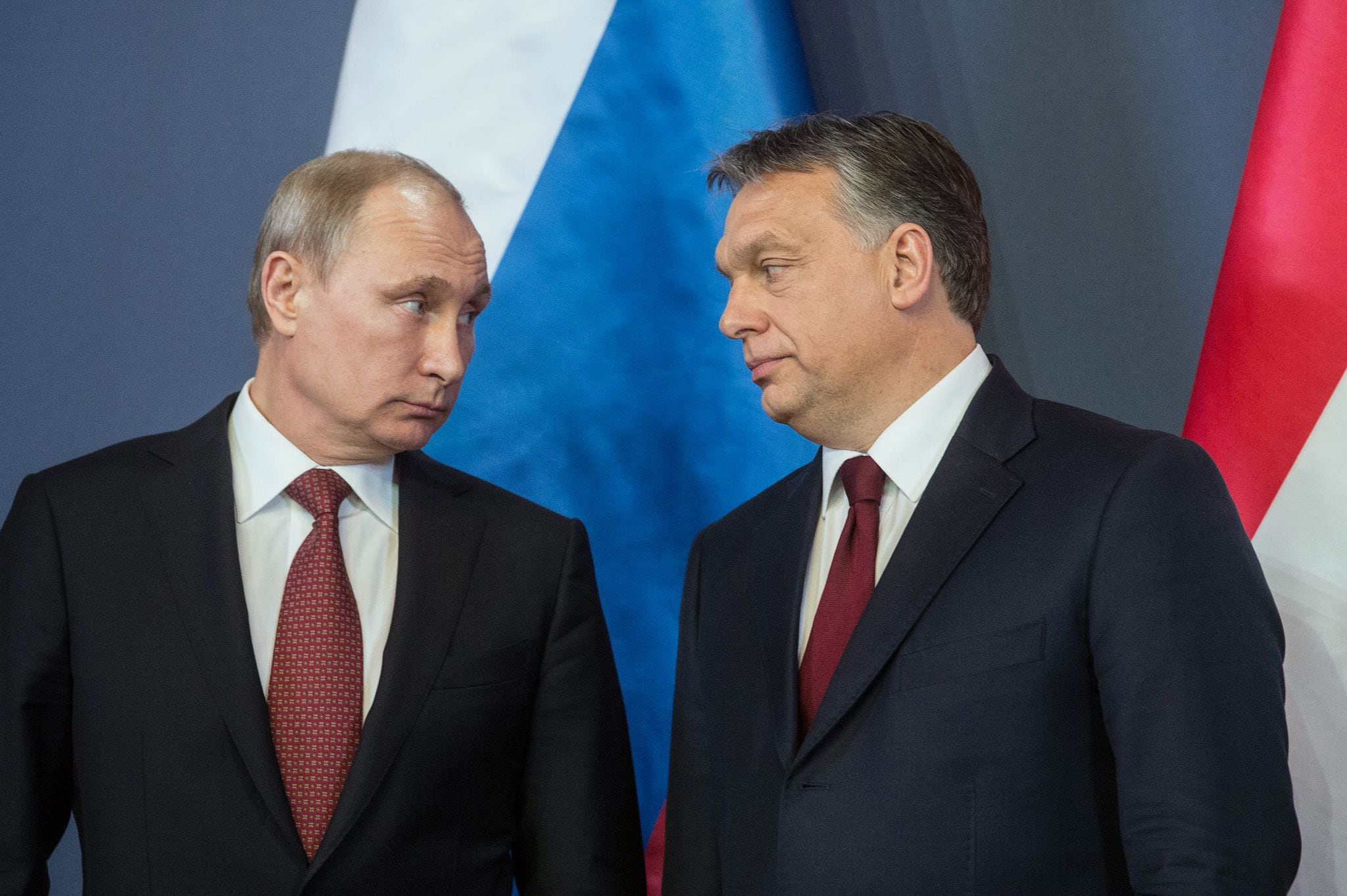 Le président russe Vladimir Poutine (g) et le Premier ministre hongrois Viktor Orban, le 17 février 2015 à Budapest