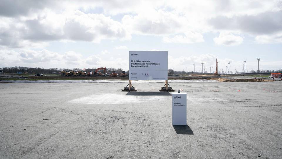 Northvolt - Baubeginn Batteriezellfabrik bei Heide in Schleswig-Holstein -  Blick auf das Baufeld der Farbik