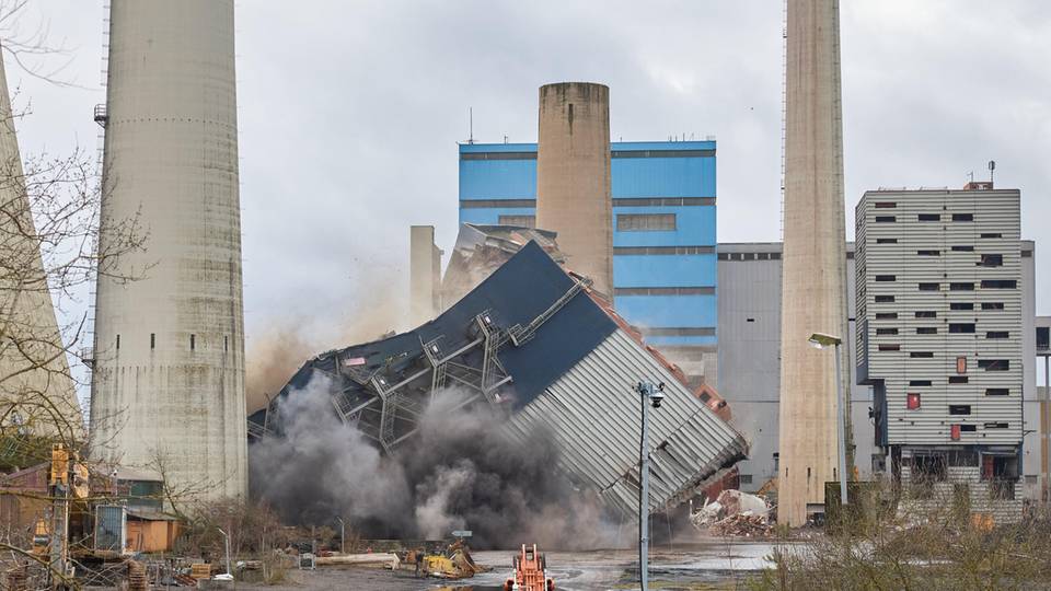 Am Kraftwerk in Ensdorf wurde die ehemalige Filteranlage am Sonntag (11.02.2024) gesprengt.