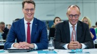 Demonstrieren Geschlossenheit: NRW-Ministerpräsident Hendrik Wüst und CDU-Chef Friedrich Merz beim CDU-Landesparteitag in Münster