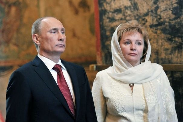 Le président russe Vladimir Poutine et son épouse Lioudmila divorcent. 