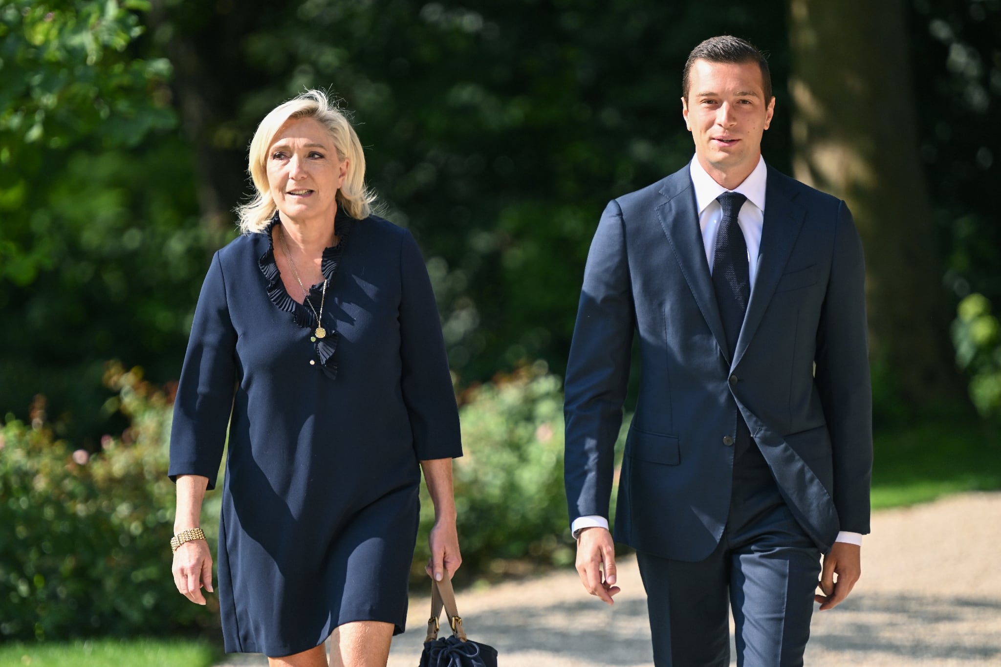 Marine Le Pen et Jordan Bardella, du Rassemblement national, arrivent pour une rencontre avec le président Emmanuel Macron à l'Elysée, le 26 août 2024 à Paris.