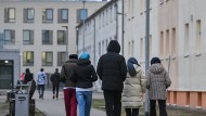 Migranten in Eisenhüttenstadt: Bis Ende Oktober verließen 8263 Menschen Deutschland und wurden dabei finanziell unterstützt.