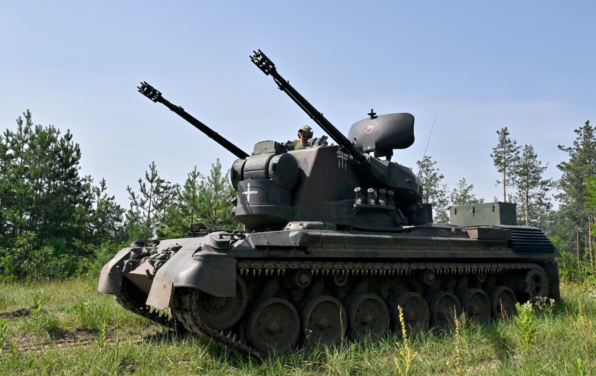 Un canon antiaérien automoteur de fabrication allemande, connu sous le nom de Flakpanzer Gepard, dans la région de Kiev, le 26 juillet 2023