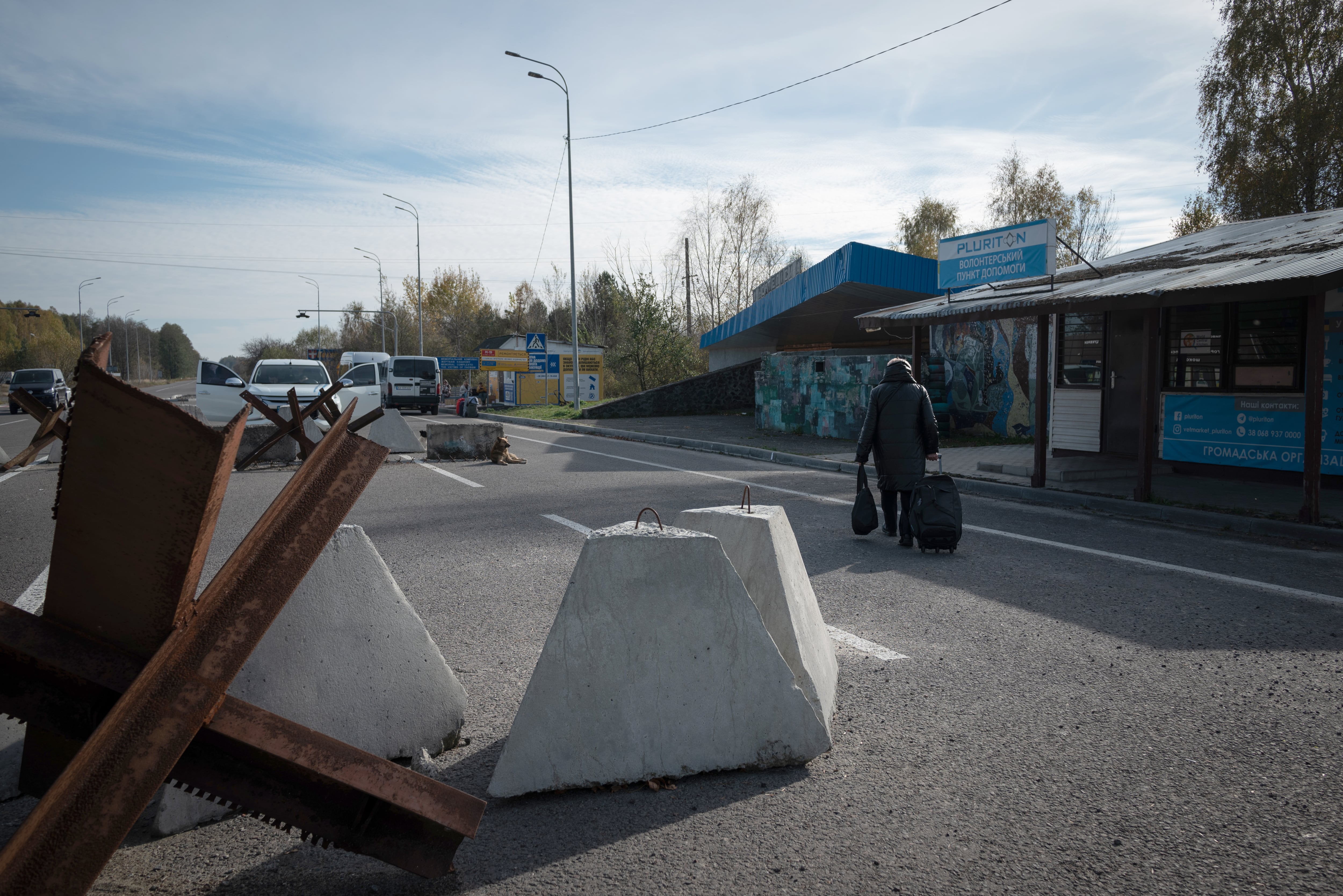 C'est devenu l'unique couloir humanitaire pour les Ukrainiens fuyant les territoires occupés. Des hérissons anti-chars ont été installés pour éviter une attaque, ici en octobre 2024.